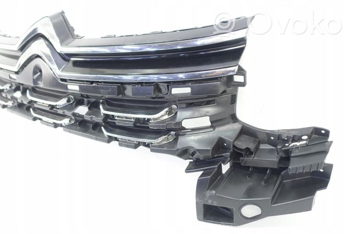 Citroen C5 Aircross Rejilla superior del radiador del parachoques delantero 9825347677