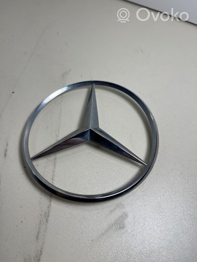 Mercedes-Benz E W211 Takalastausoven mallikirjaimet A2117580158