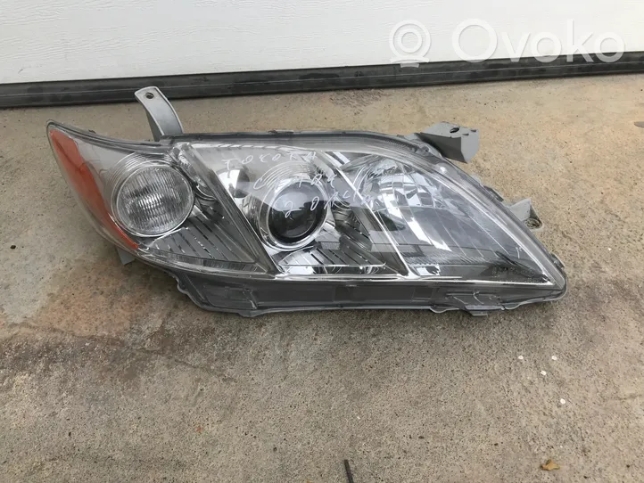 Toyota Camry Lampa przednia 