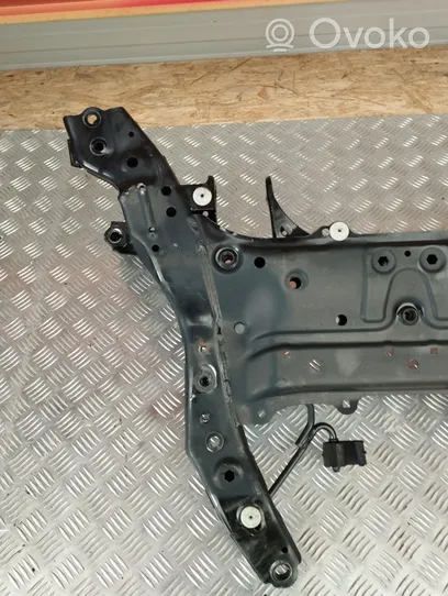 BMW 2 F45 Belka osi przedniej 6872729