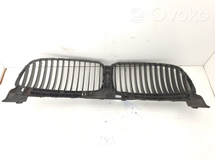 BMW 7 E65 E66 Grille calandre supérieure de pare-chocs avant 7145738