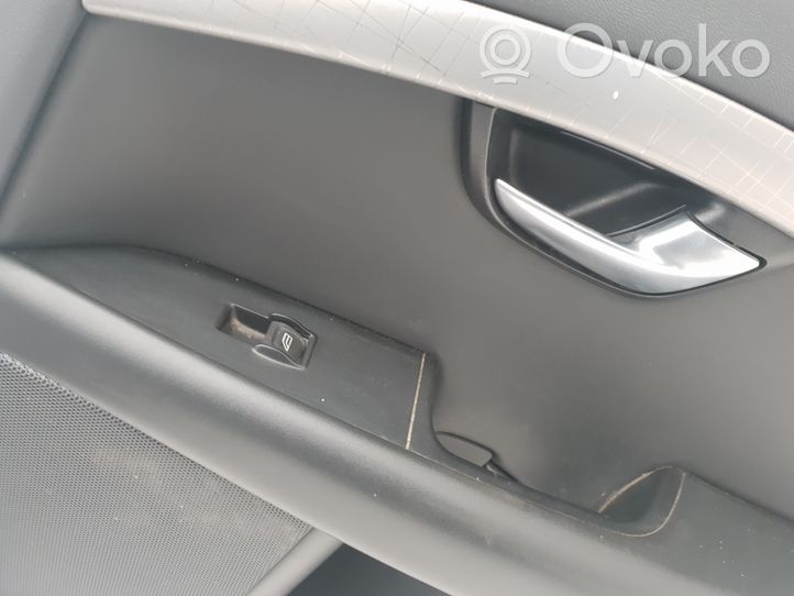 Volvo XC70 Kita galinių durų apdailos detalė 39878957