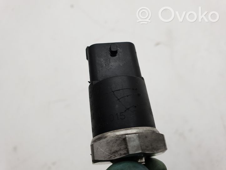 Volvo V70 Kraftstoffdrucksensor 0281002527