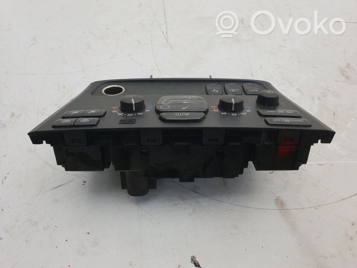 Volvo V70 Panel klimatyzacji 8691876