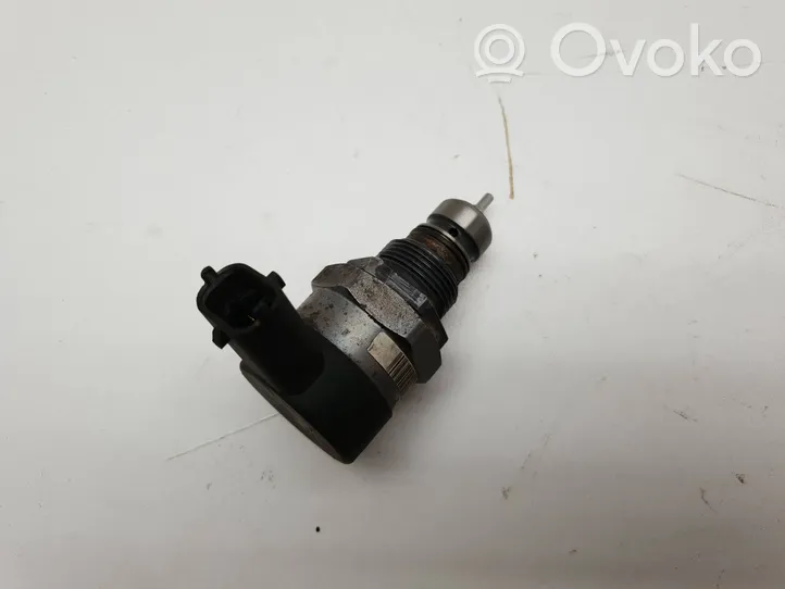 Volvo XC90 Regulator ciśnienia paliwa 30777576