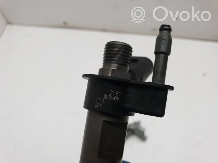 BMW 1 E82 E88 Fuel injector 7797877