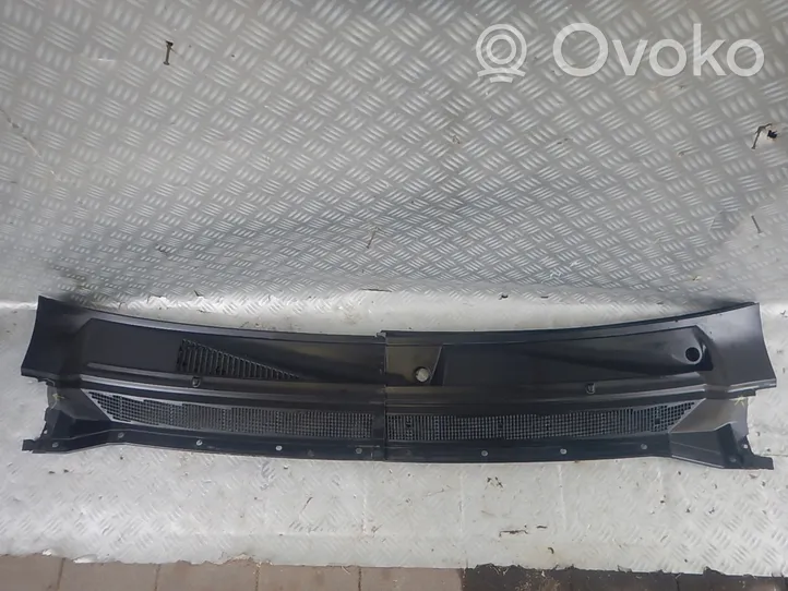 Nissan Titan Rivestimento del tergicristallo 668117S000