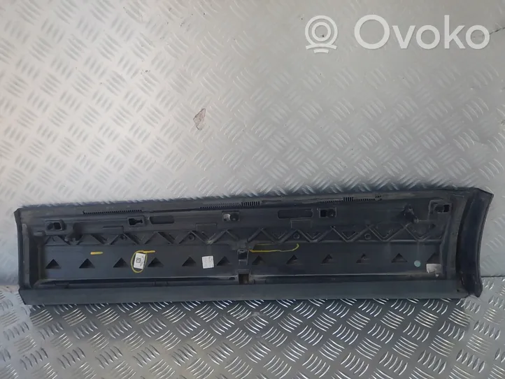 Audi Q8 Aizmugurē durvju dekoratīvā apdare (moldings) 4M8853969C