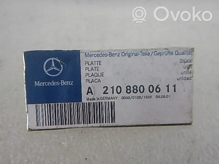 Mercedes-Benz E W210 Autres pièces de carrosserie A2108800611