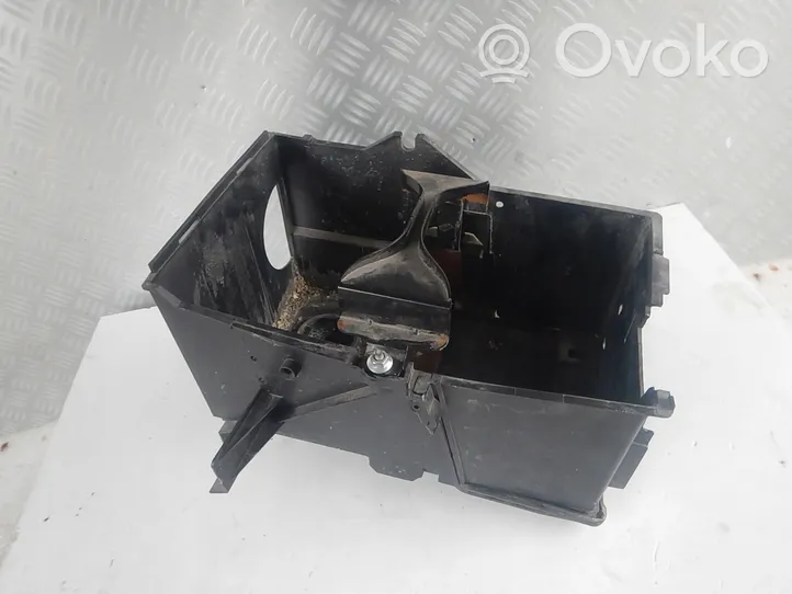 Volvo C30 Boîte de batterie 864205