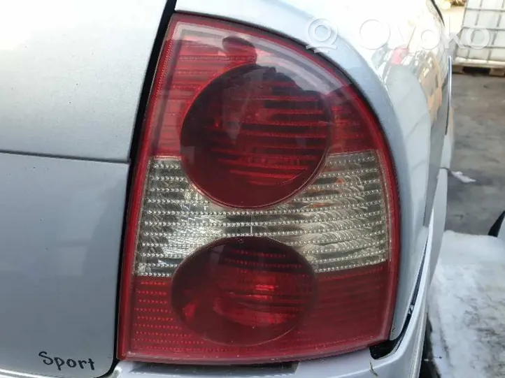 Volkswagen PASSAT B5.5 Задний фонарь в кузове 3B5945258B