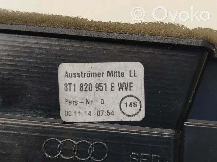 Audi A4 Allroad Kojelaudan keskiosan tuuletussuuttimen ritilä 8T1820951E