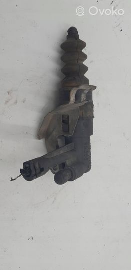 Audi A4 S4 B5 8D Cilindro secondario della frizione 8E0721257F