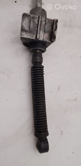 Volkswagen PASSAT B5 Gear shift cable linkage 8D0713281