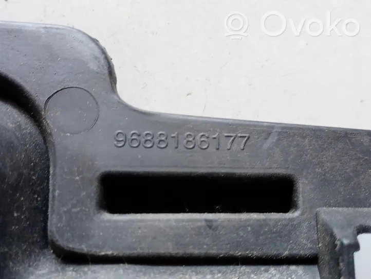 Citroen DS4 Etupuskurin ylempi jäähdytinsäleikkö 9688186177