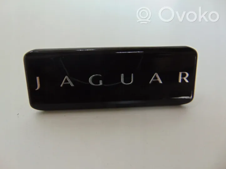 Jaguar XJ X351 Emblemat / Znaczek AW93-045F44
