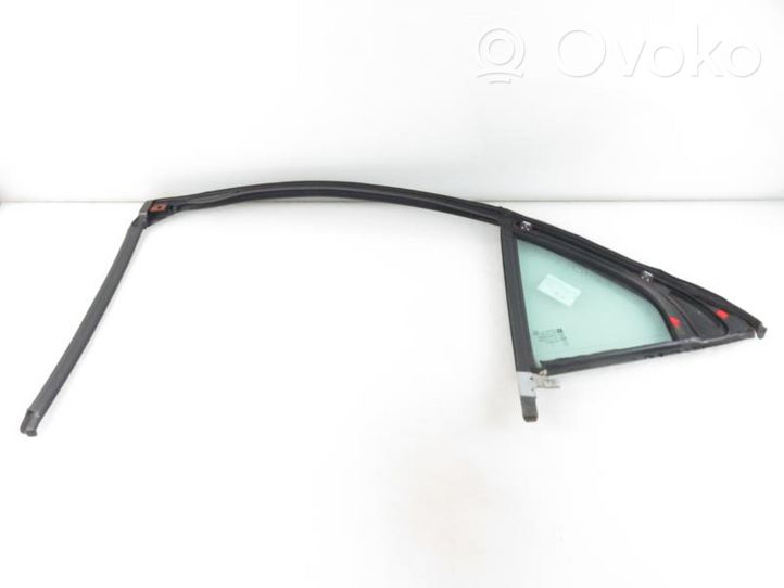 Chevrolet Malibu Rear side window/glass 