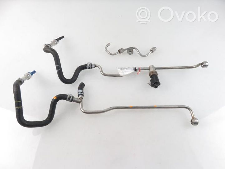 Volkswagen Touran I Fuel injector supply line/pipe 