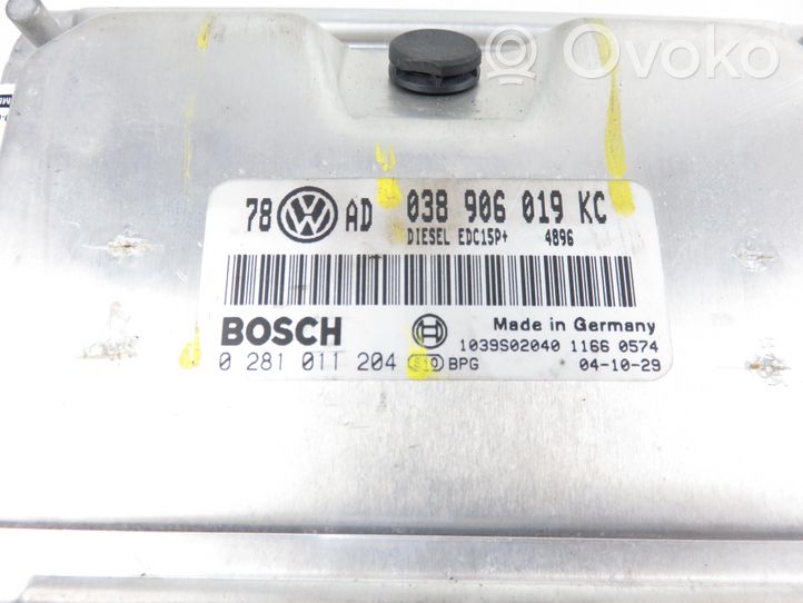 Volkswagen PASSAT B5.5 Moottorin ohjainlaite/moduuli 0281011204