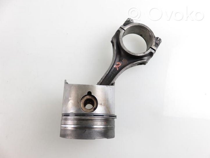 Mercedes-Benz 250 280 C CE W114 Piston with connecting rod 