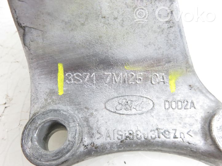 Ford Focus Gearbox mounting bracket 