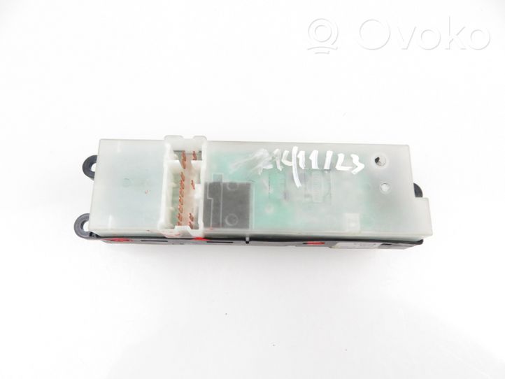 Nissan Sentra B15 Electric window control switch 