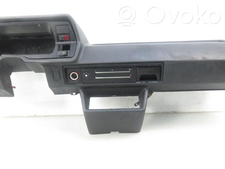 867857007A Volkswagen Polo II 86C 2F Dashboard 112.71 RRR