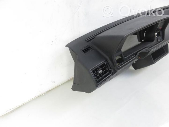 Volkswagen Polo II 86C 2F Dashboard 867857007A