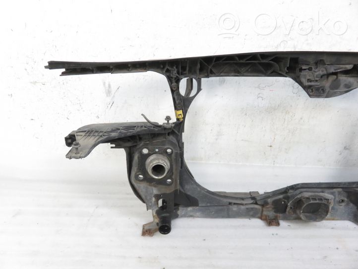 Audi A4 S4 B6 8E 8H Staffa del pannello di supporto del radiatore 