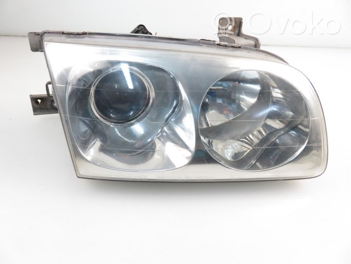 Hyundai Trajet Lampa przednia 