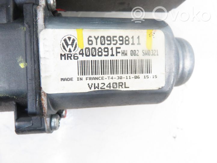 Volkswagen Polo IV 9N3 Rear door window regulator motor 