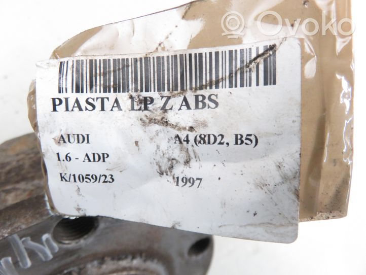 Audi A4 S4 B5 8D Fuso a snodo con mozzo ruota anteriore 