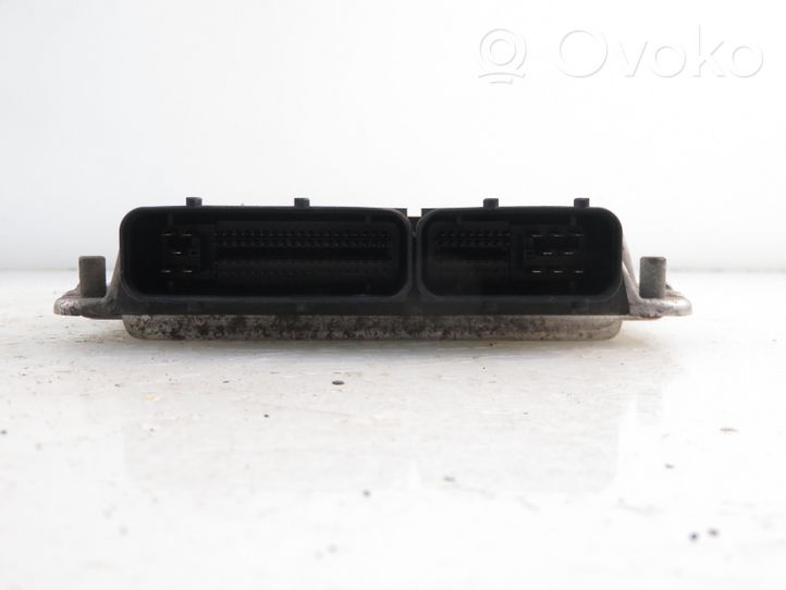 Volkswagen Bora Sterownik / Moduł ECU 0281010497