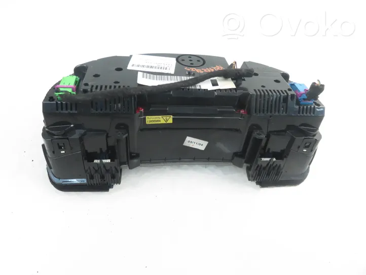 Audi A4 S4 B7 8E 8H Spidometrs (instrumentu panelī) 8E0920931D