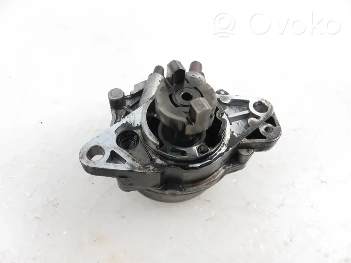 Opel Combo C Vacuum pump 