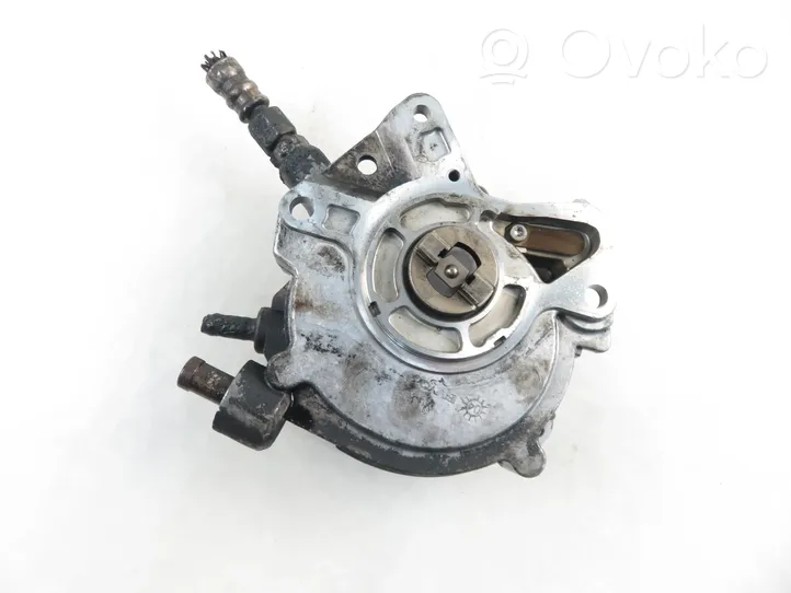 Volkswagen Touareg I Vacuum pump 