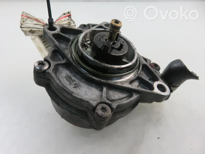 Volkswagen PASSAT B5.5 Vacuum pump 