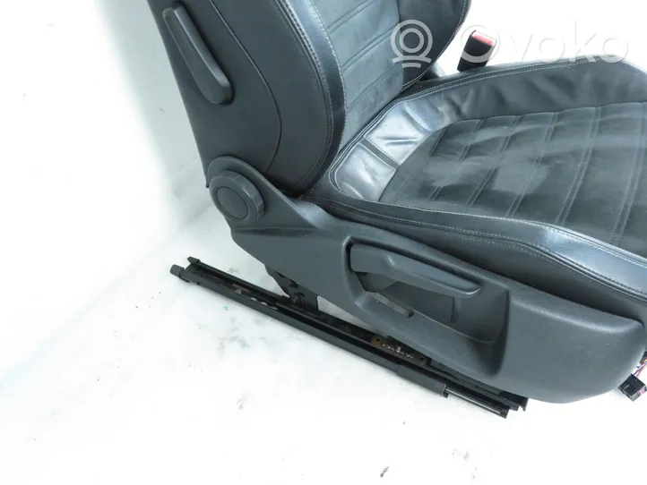 Volkswagen PASSAT CC Seat set 