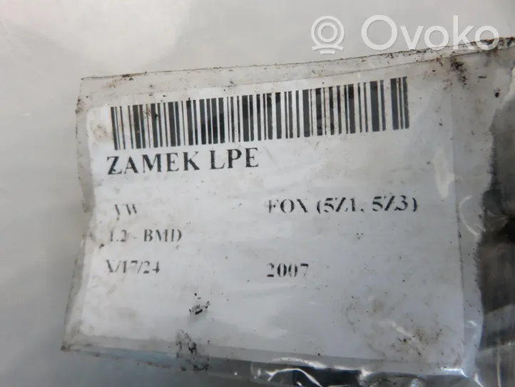 Volkswagen Fox Zamek drzwi przednich 