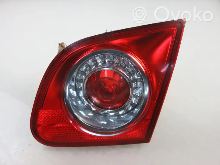 Volkswagen PASSAT B6 Lampa tylna 