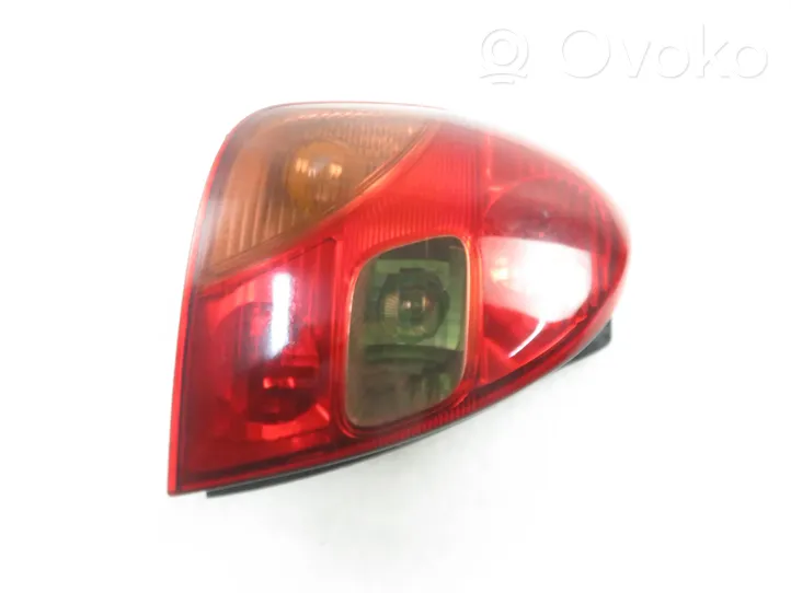 Toyota Corolla Verso E121 Lampa tylna 