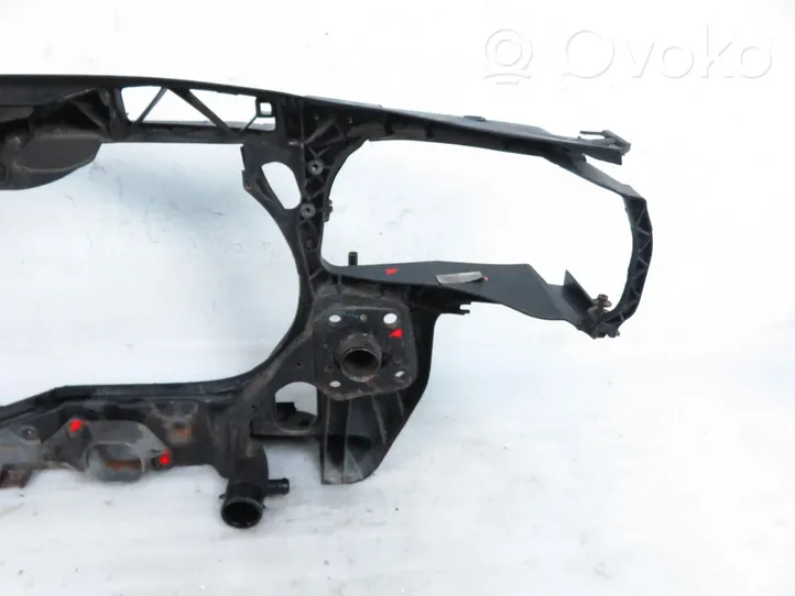 Audi A4 S4 B7 8E 8H Staffa del pannello di supporto del radiatore 