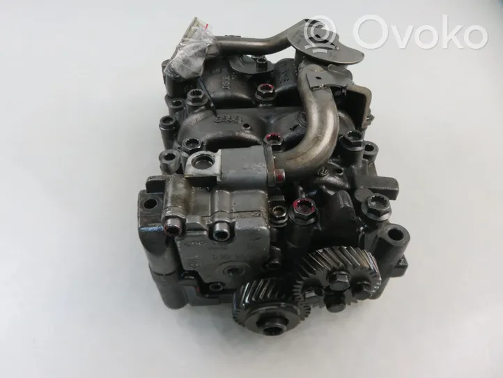 Volkswagen PASSAT B6 Другая деталь двигателя 03G115105C