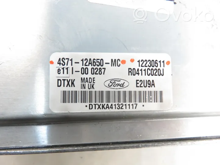 Ford Mondeo Mk III Motorsteuergerät/-modul 12230611