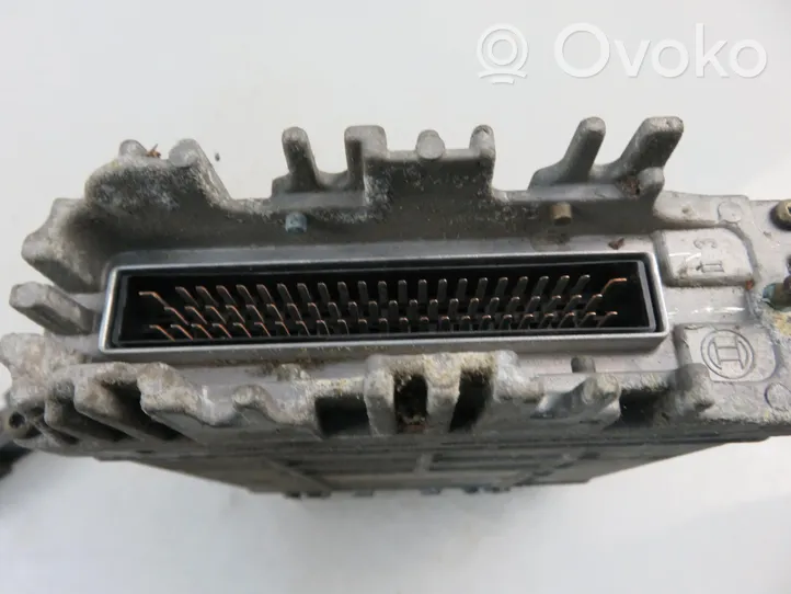 Volkswagen Golf III Calculateur moteur ECU 0281001729