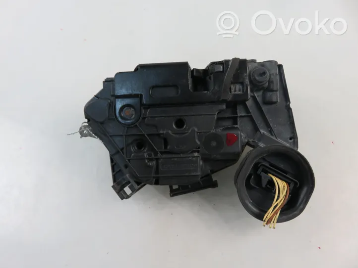 Volkswagen Golf VI Rear door lock 