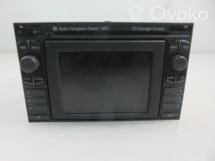 Volkswagen PASSAT B5.5 Radio/CD/DVD/GPS-pääyksikkö 