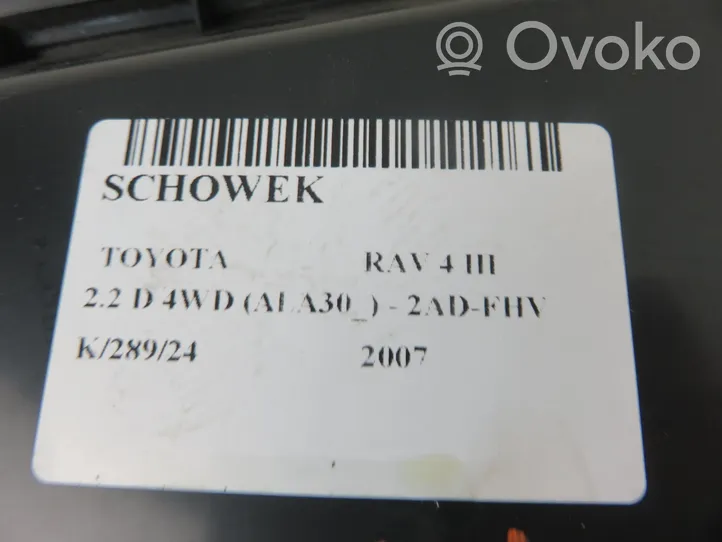 Toyota RAV 4 (XA30) Schowek deski rozdzielczej 