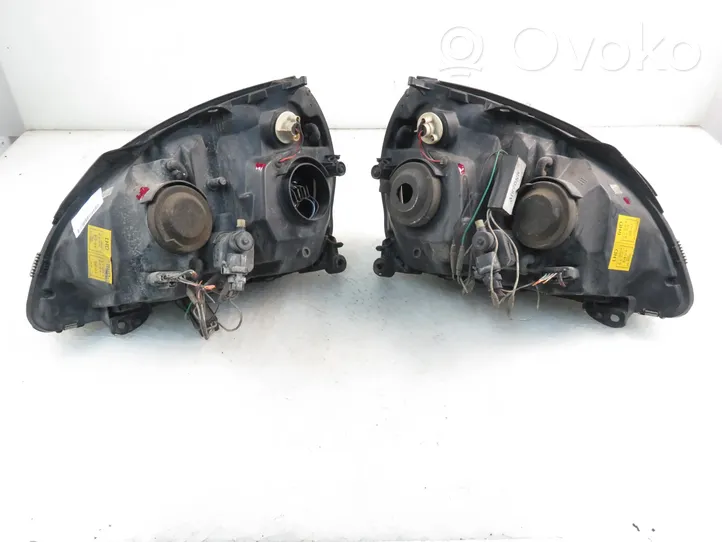 Renault Clio II Lot de 2 lampes frontales / phare 