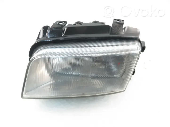 Audi A4 S4 B5 8D Lampa przednia 